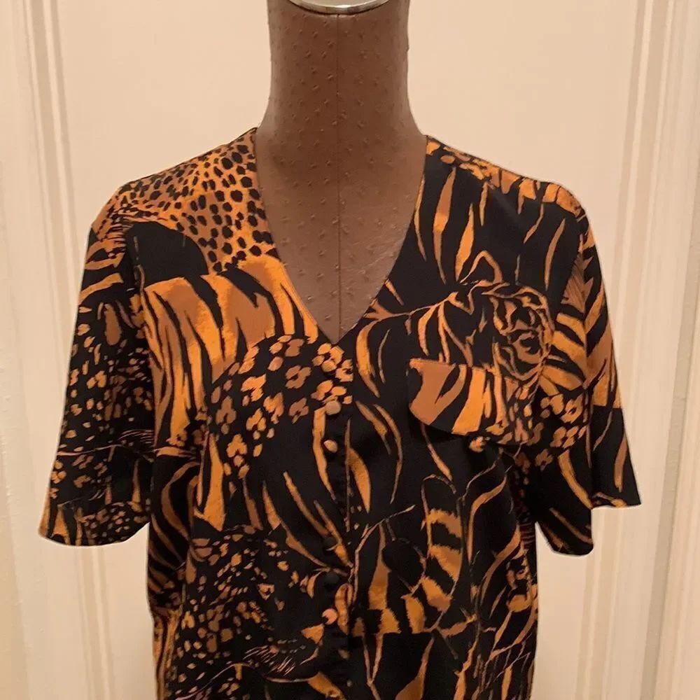 3for$20 button front blouse small - Picture 2 of 4